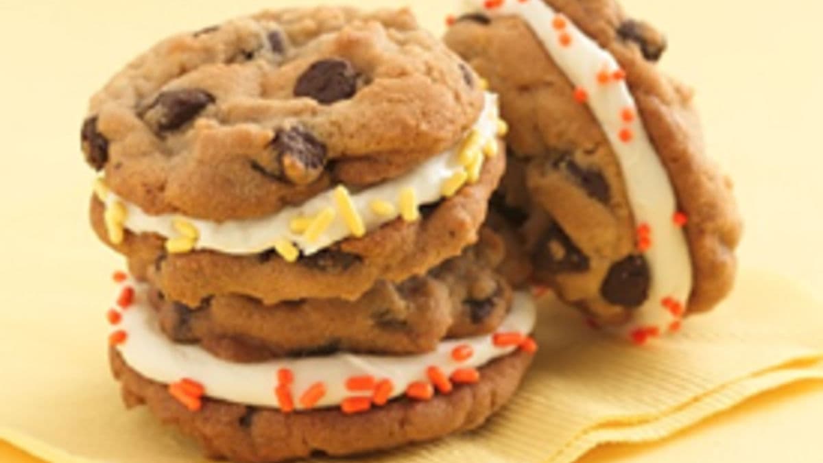 Frosting-Filled Cookie Sandwiches